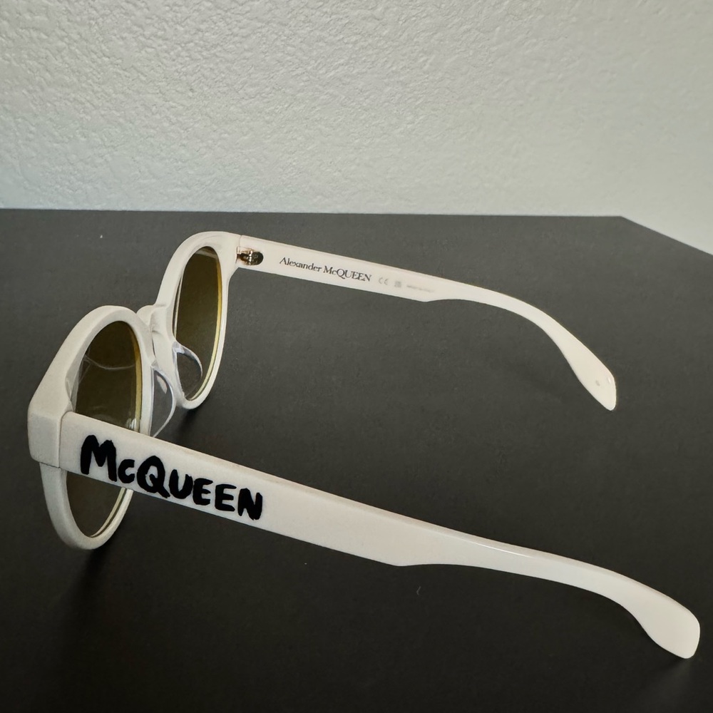 Alexander McQueen Cream Round Sunglasses - Picture 3 of 4